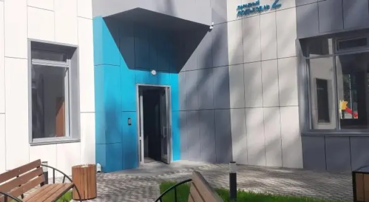 ЖК Инновация лавочки перед подъездом 2