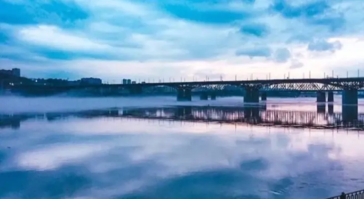 Вид на Николаевский мост