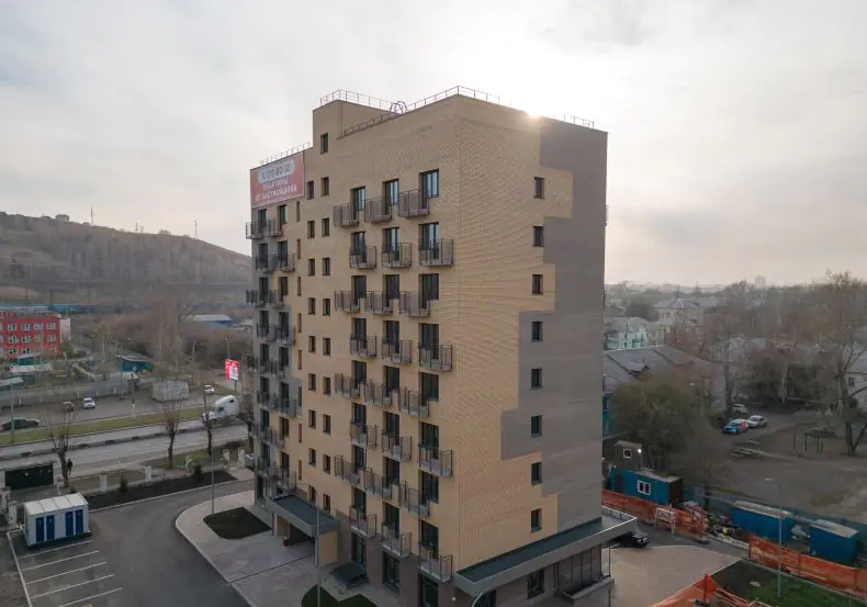 Кватриры до 4 млн в красноярске, на фото ЖК Фамилия